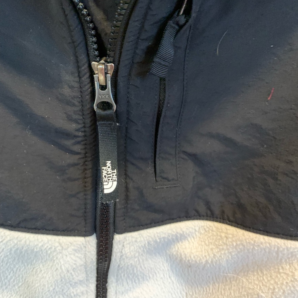 The North Face Black and White Jacket
Size Youth Large - Picture 4 of 8